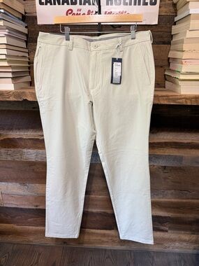 Vineyard Vines OTG Chinos in Cream